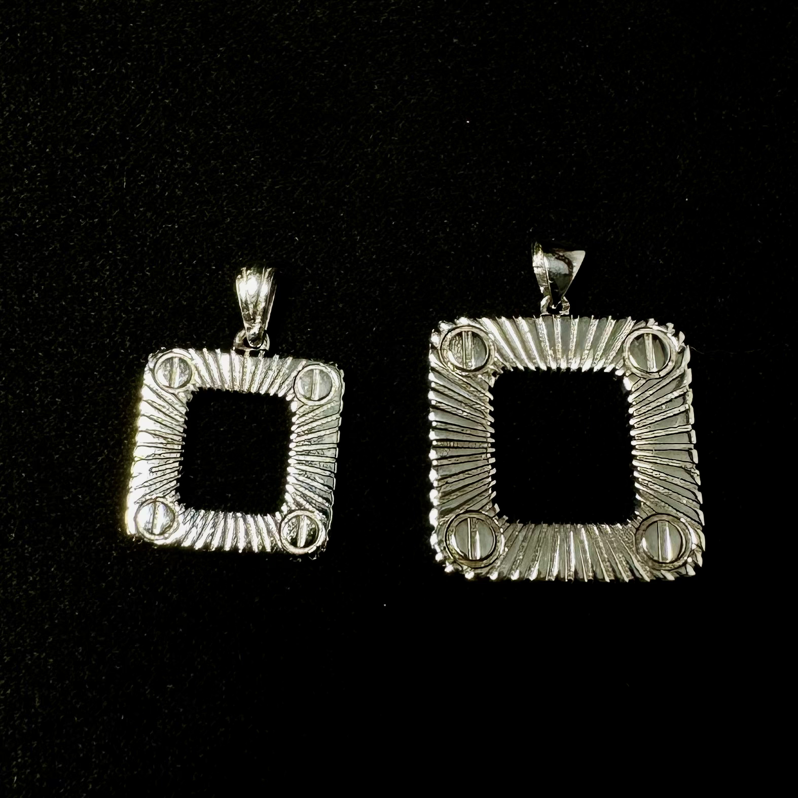 مدال کارتیر آن لیمیتد مربع سایز ۲