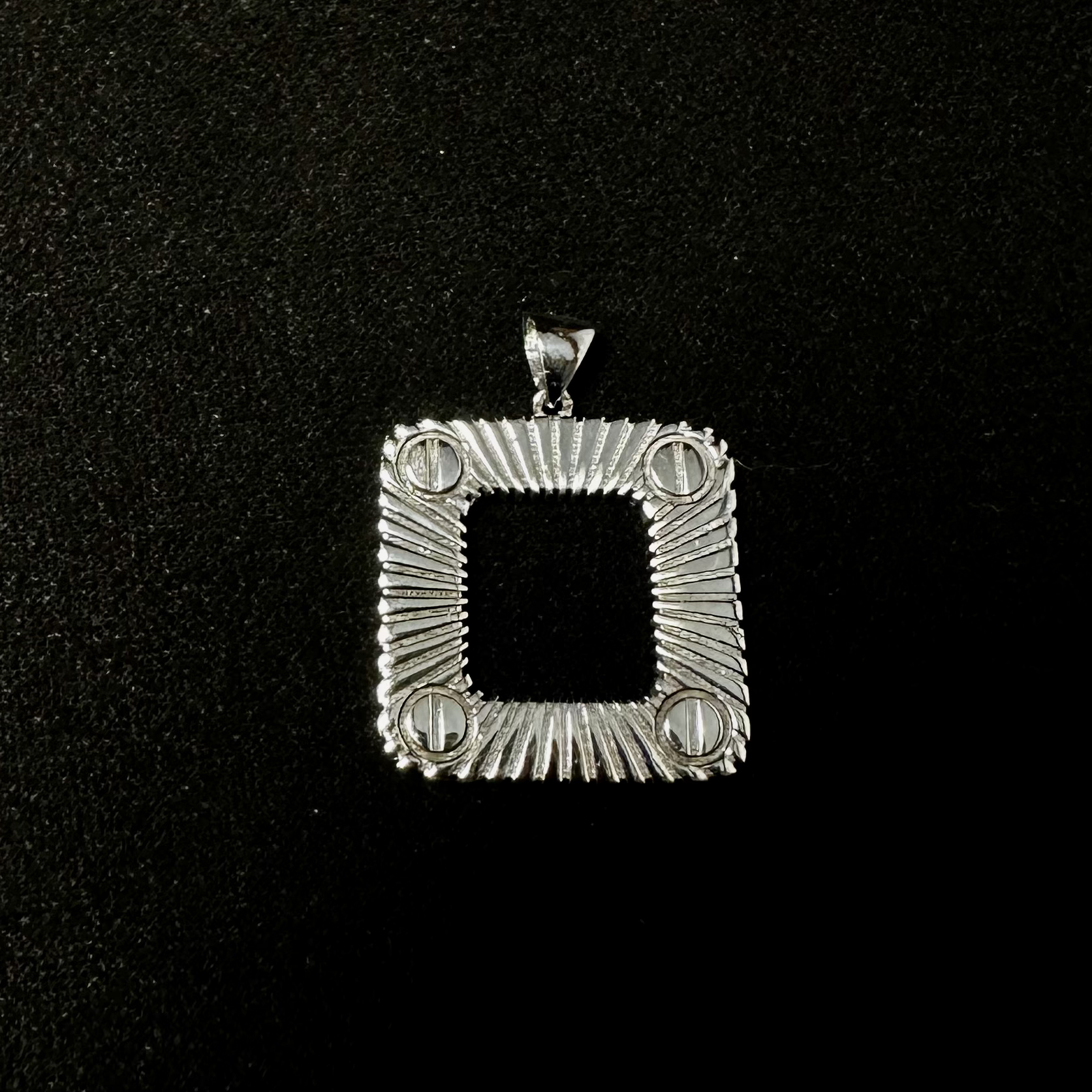 مدال کارتیر آن لیمیتد مربع سایز ۲