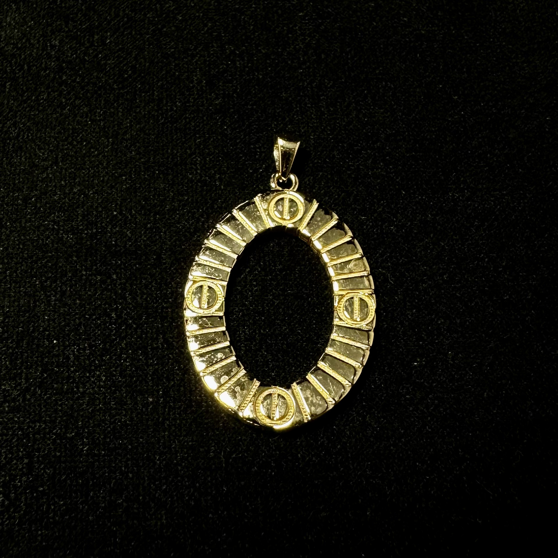 مدال کارتیر آن لیمیتد بیضی سایز ۲