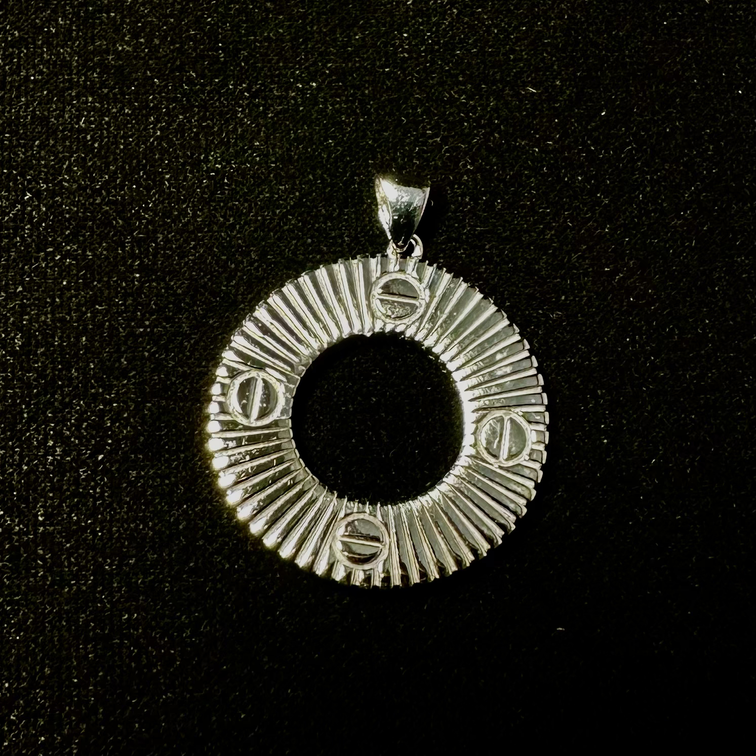 مدال کارتیر آن لیمیتد گرد سایز ۳