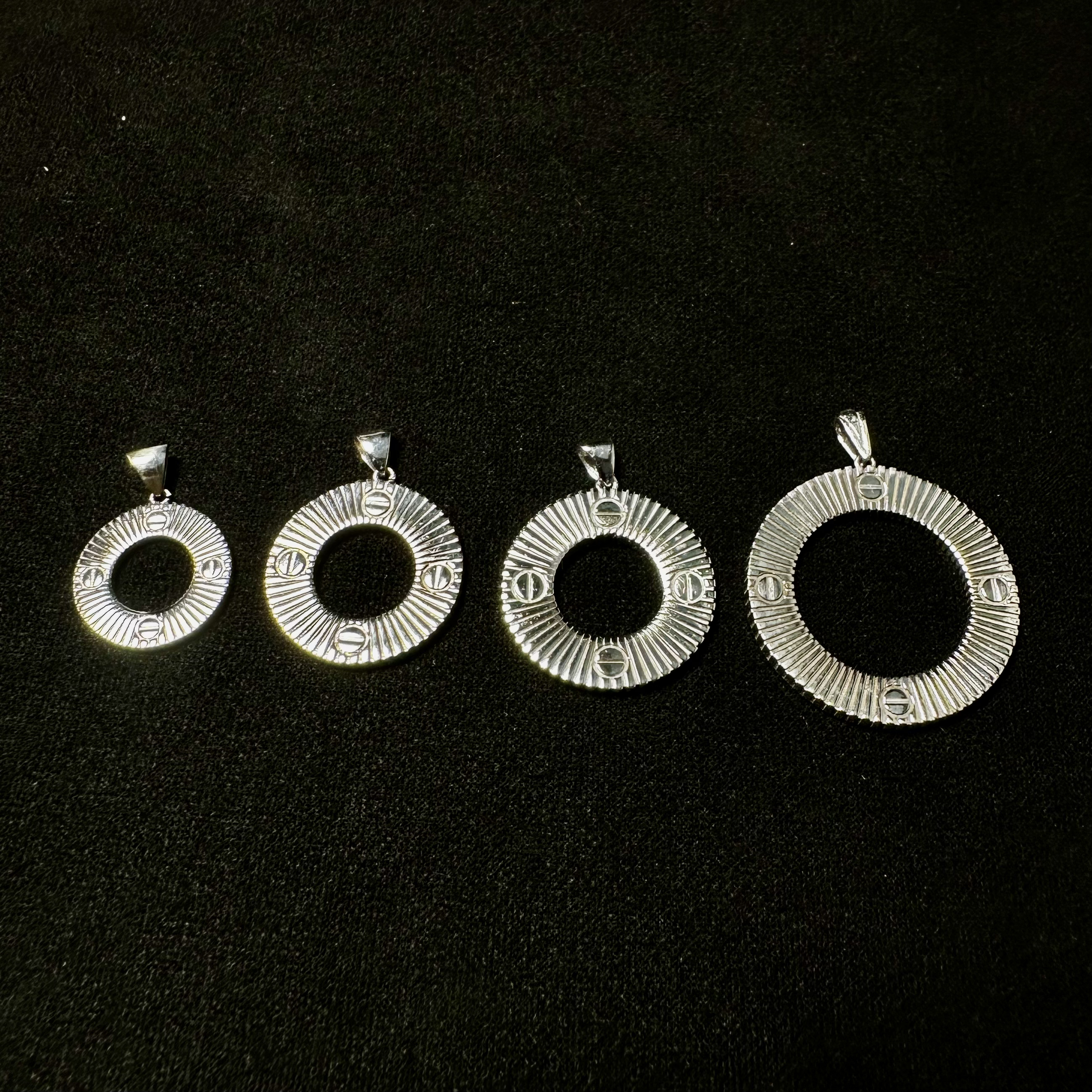 مدال کارتیر آن لیمیتد گرد سایز ۳